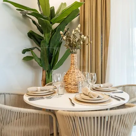 Coastal Comfort With Pool & Parking By Rems Fuengirola