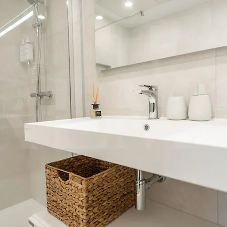 Coastal Comfort With Pool & Parking By Rems *