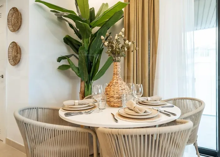 Elegant 2 Bedroom Gem With Terrace And Parking Rems פואנגירולה