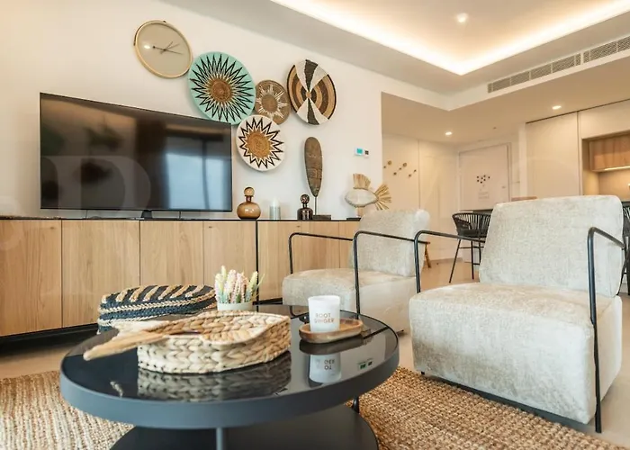 Elegant 2 Bedroom Gem With Terrace And Parking Rems * פואנגירולה