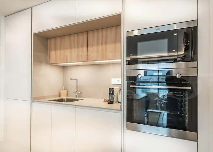 Elegant 2 Bedroom Gem With Terrace And Parking Rems דירה