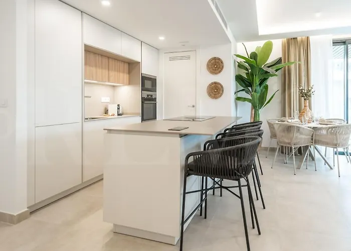 Elegant 2 Bedroom Gem With Terrace And Parking Rems דירה פואנגירולה