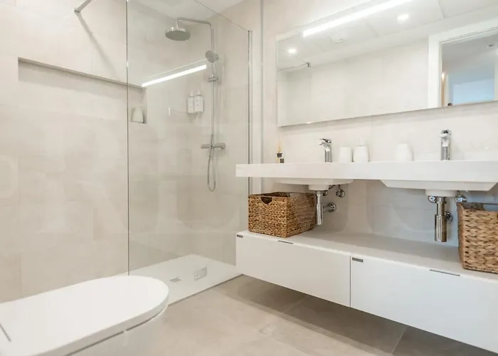 Elegant 2 Bedroom Gem With Terrace And Parking Rems דירה