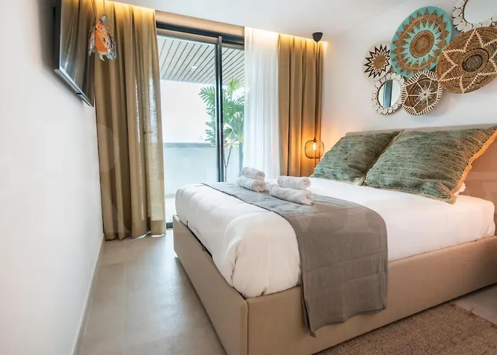 Elegant 2 Bedroom Gem With Terrace And Parking Rems דירה פואנגירולה