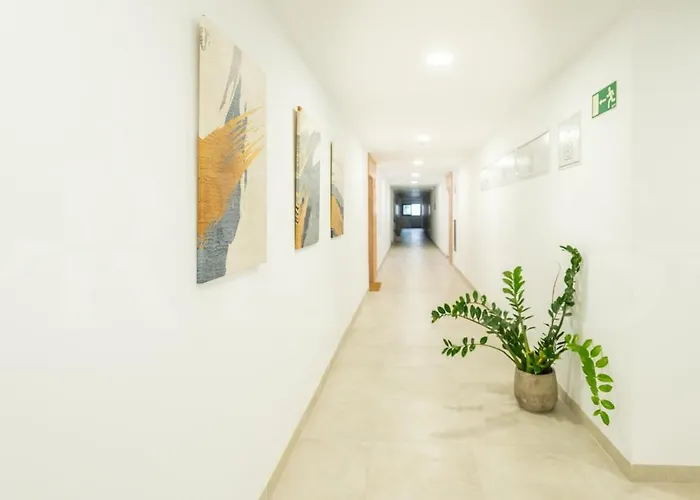 Elegant 2 Bedroom Gem With Terrace And Parking Rems * פואנגירולה