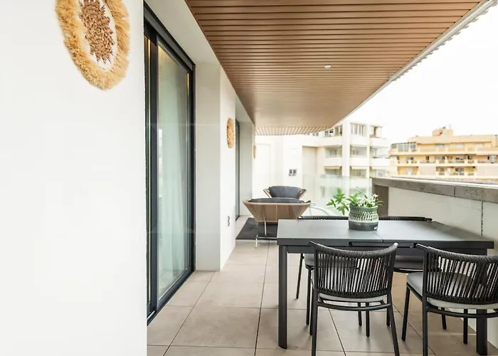 Elegant 2 Bedroom Gem With Terrace And Parking Rems * פואנגירולה