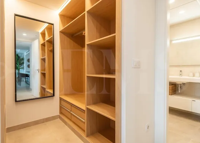 Elegant 2 Bedroom Gem With Terrace And Parking Rems דירה פואנגירולה