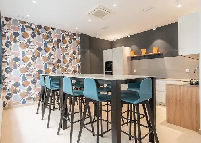 Elegant 2 Bedroom Gem With Terrace And Parking Rems פואנגירולה